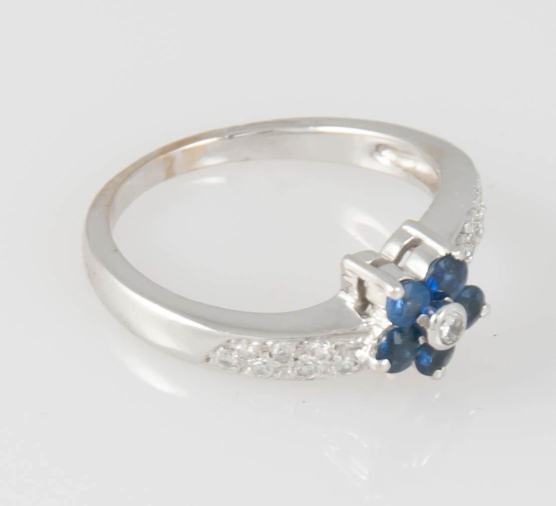 Anillo en oro blanco 18k con zafiros y brillantes - Mayka Jewels