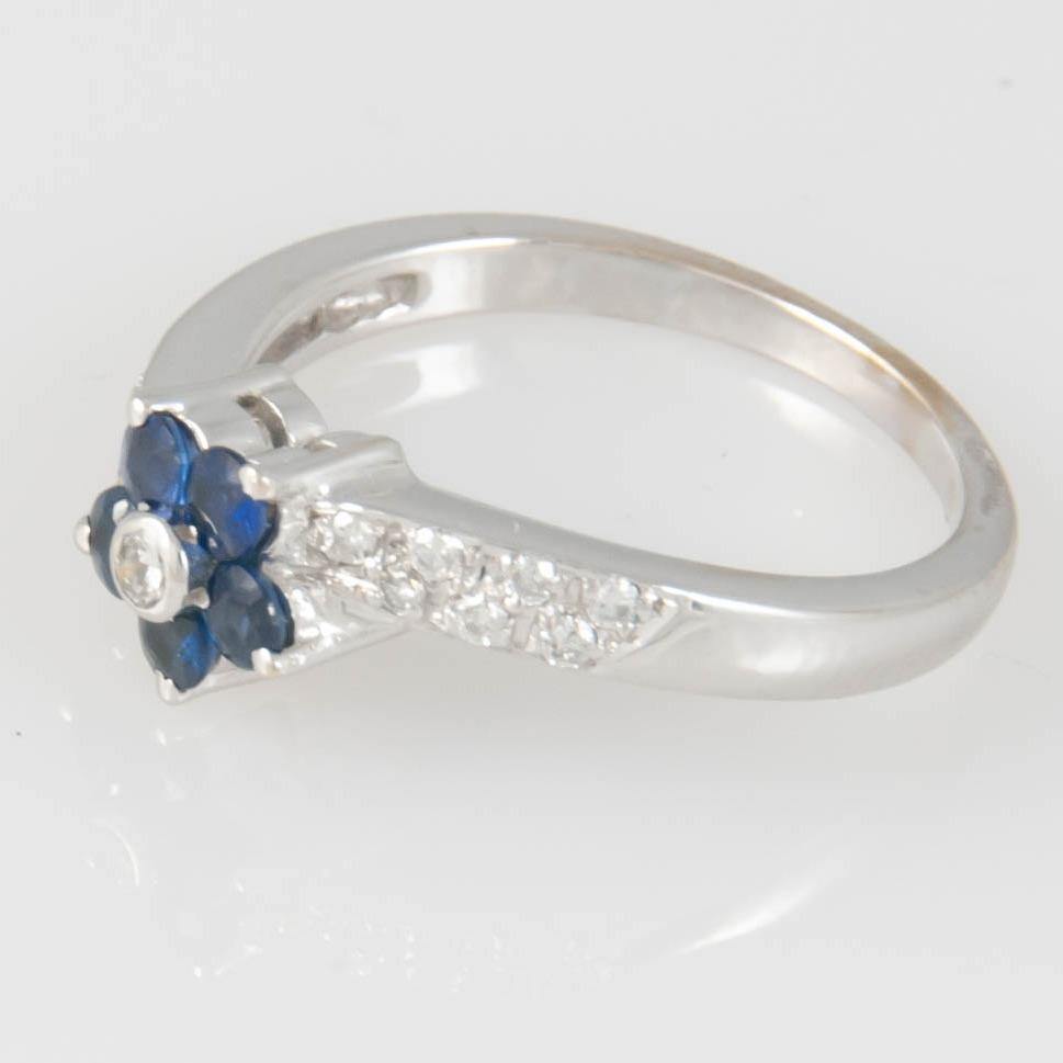Anillo en oro blanco 18k con zafiros y brillantes - Mayka Jewels