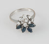 Anillo en oro blanco de 14k con zafiros y brillantes - Mayka Jewels