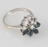 Anillo en oro blanco de 14k con zafiros y brillantes - Mayka Jewels