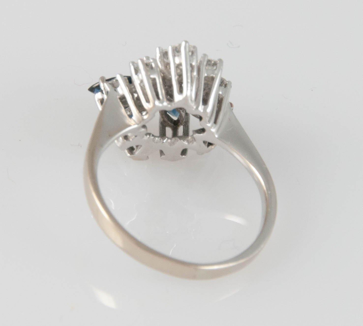 Anillo en oro blanco de 14k con zafiros y brillantes - Mayka Jewels