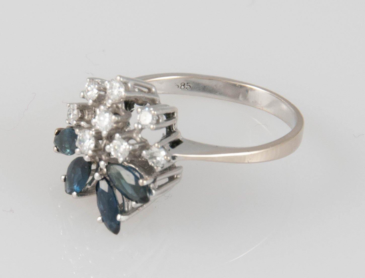 Anillo en oro blanco de 14k con zafiros y brillantes - Mayka Jewels