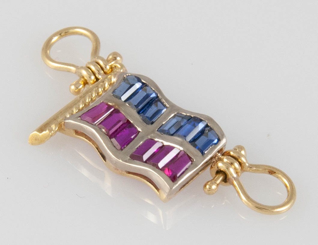 Bandera Náutica en oro 18k con zafiros y rubíes hecho a mano - Letra E - Mayka Jewels