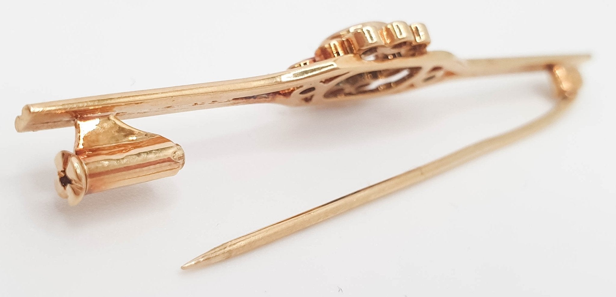 Broche antiguo en oro 18k con zafiro y diamantes - Mayka Jewels