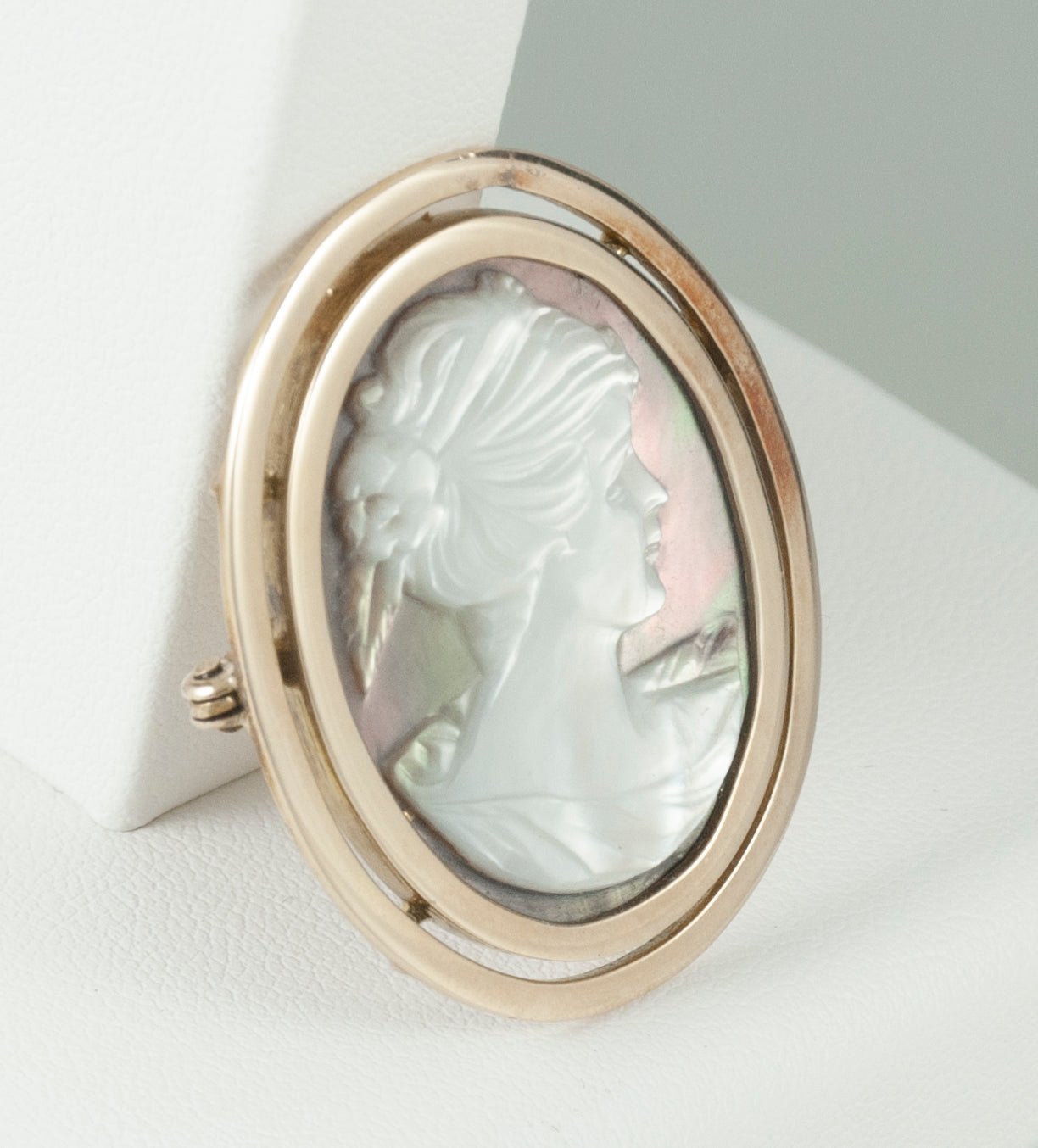 Broche antiguo en oro amarillo 14k y nácar - Mayka Jewels