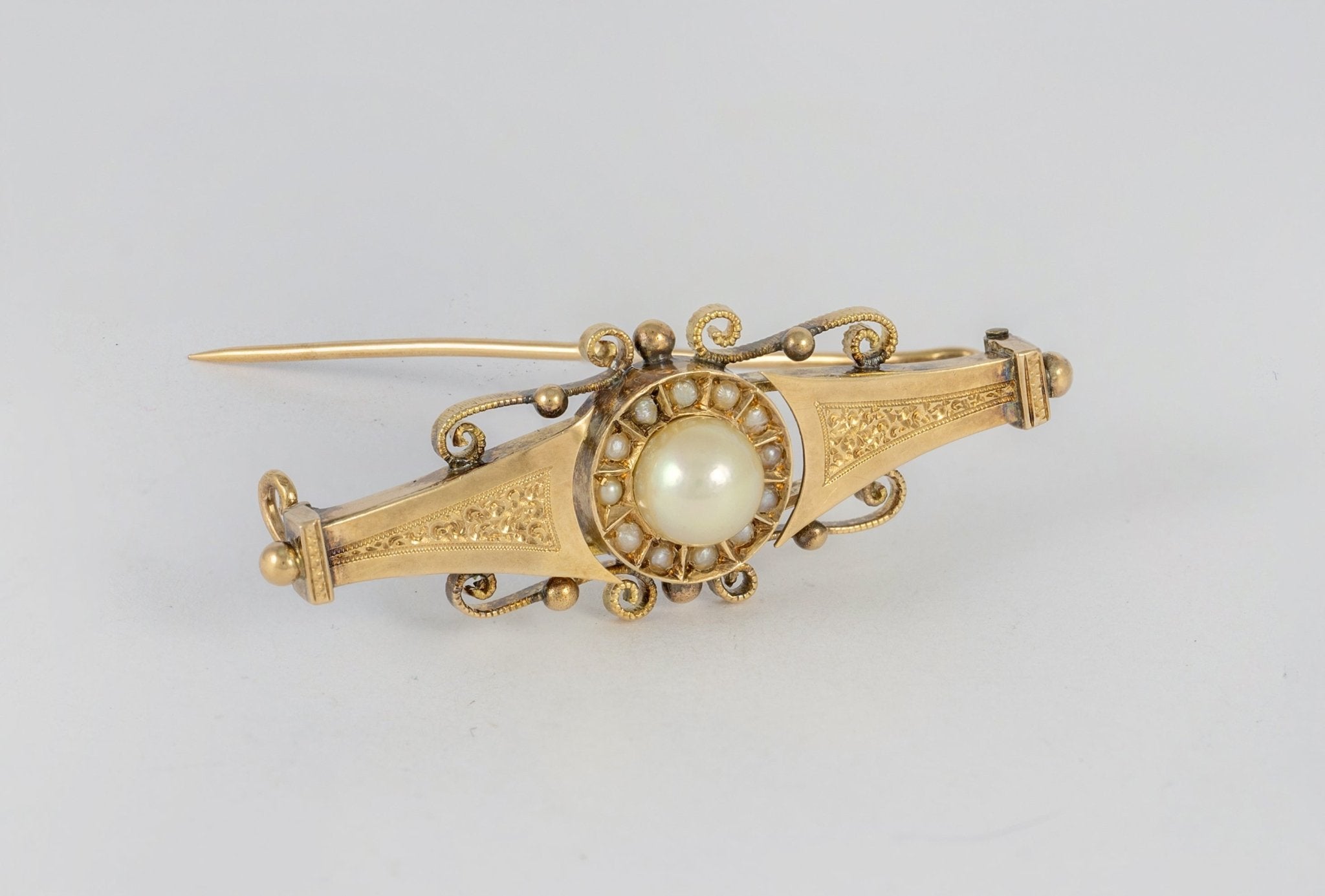 Broche antiguo en oro amarillo 18k y perlas - Mayka Jewels