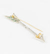 Broche flecha en oro blanco 18k con brillantes y esmeraldas - Mayka Jewels