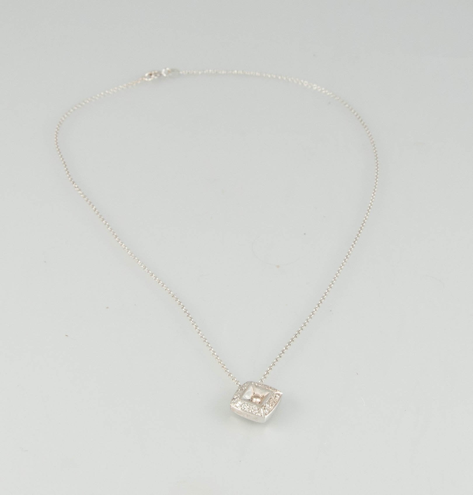 Cadena y colgante en oro blanco 18k con brillantes - Mayka Jewels
