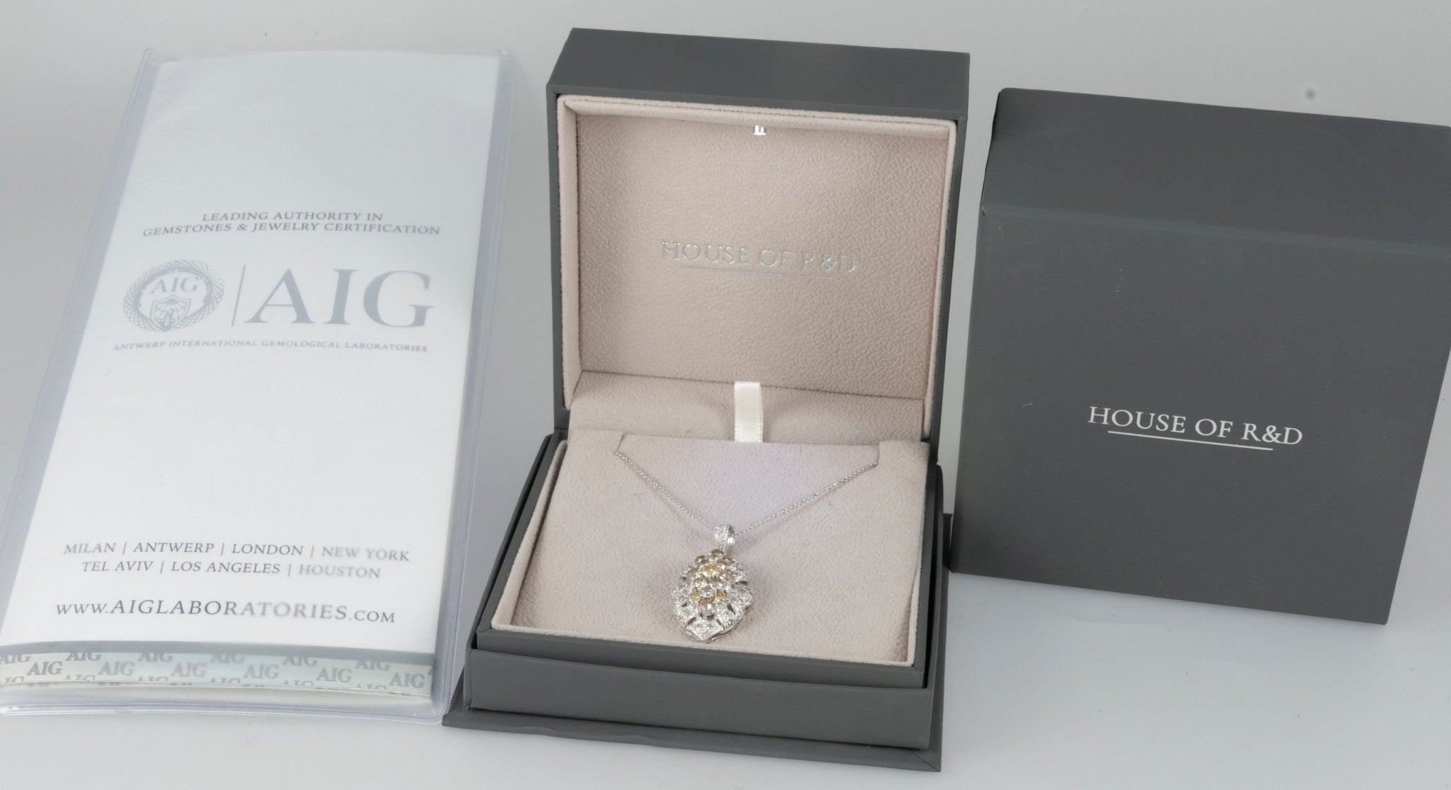 Cadena y colgante en oro blanco 18k y brillantes 3.5 ct House of R&D - Mayka Jewels