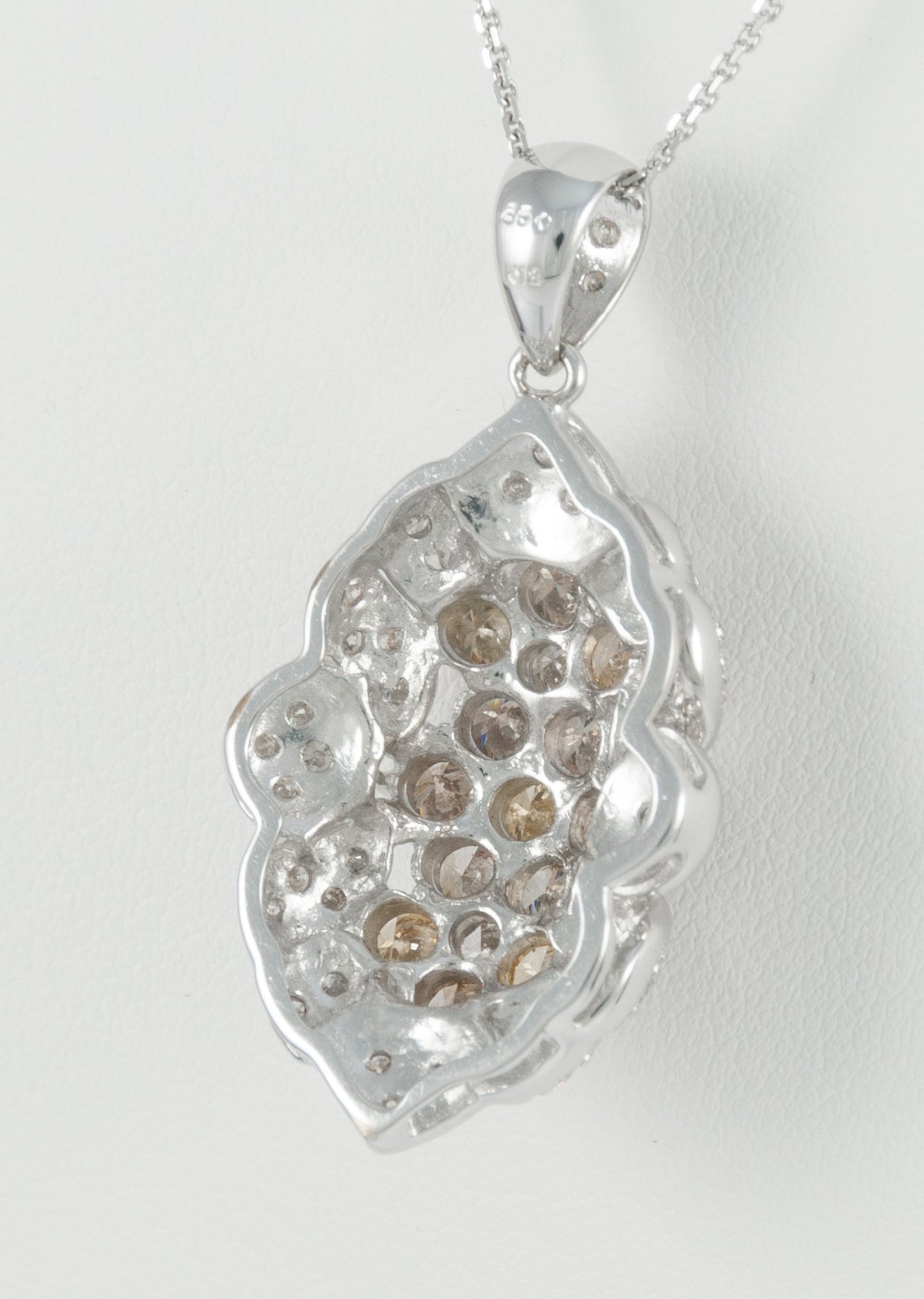 Cadena y colgante en oro blanco 18k y brillantes 3.5 ct House of R&D - Mayka Jewels