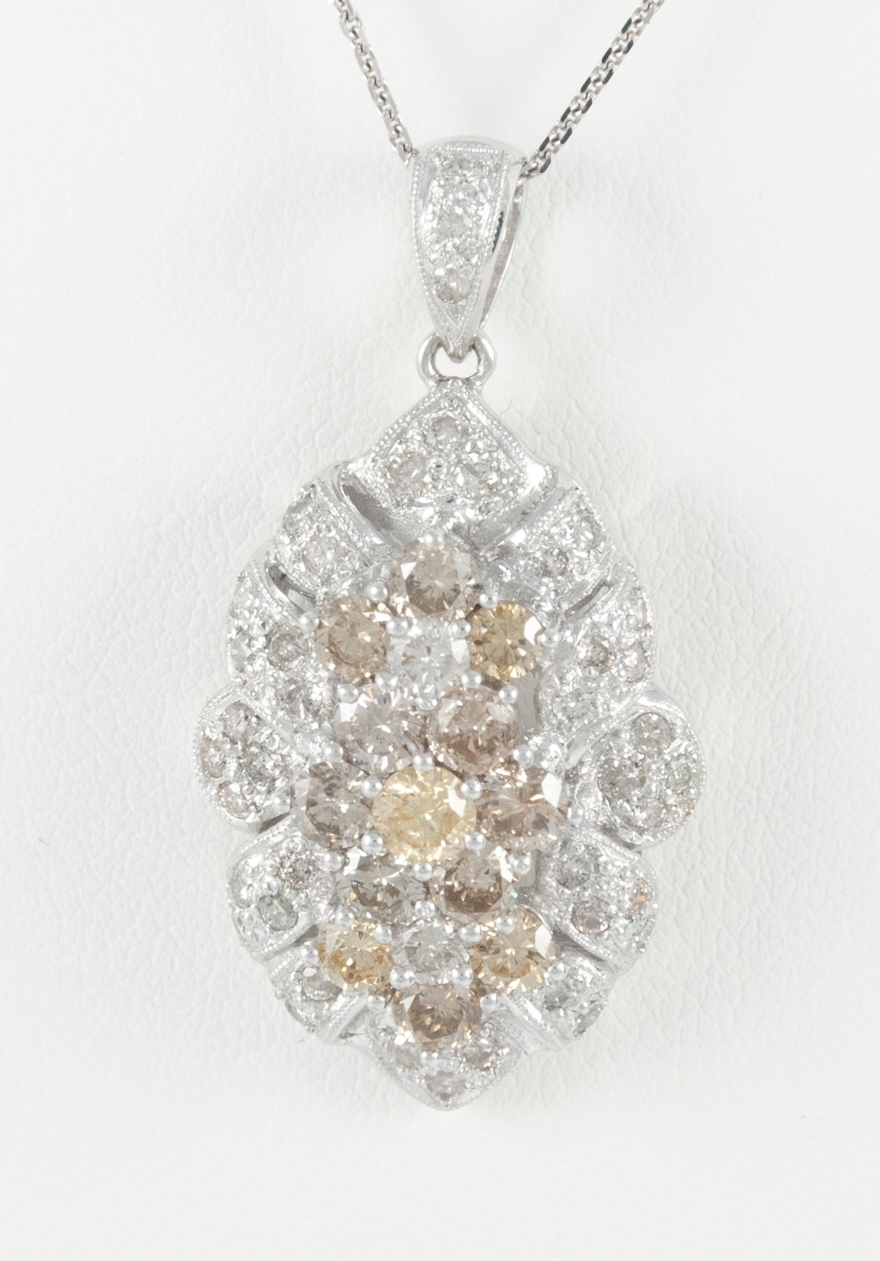 Cadena y colgante en oro blanco 18k y brillantes 3.5 ct House of R&D - Mayka Jewels