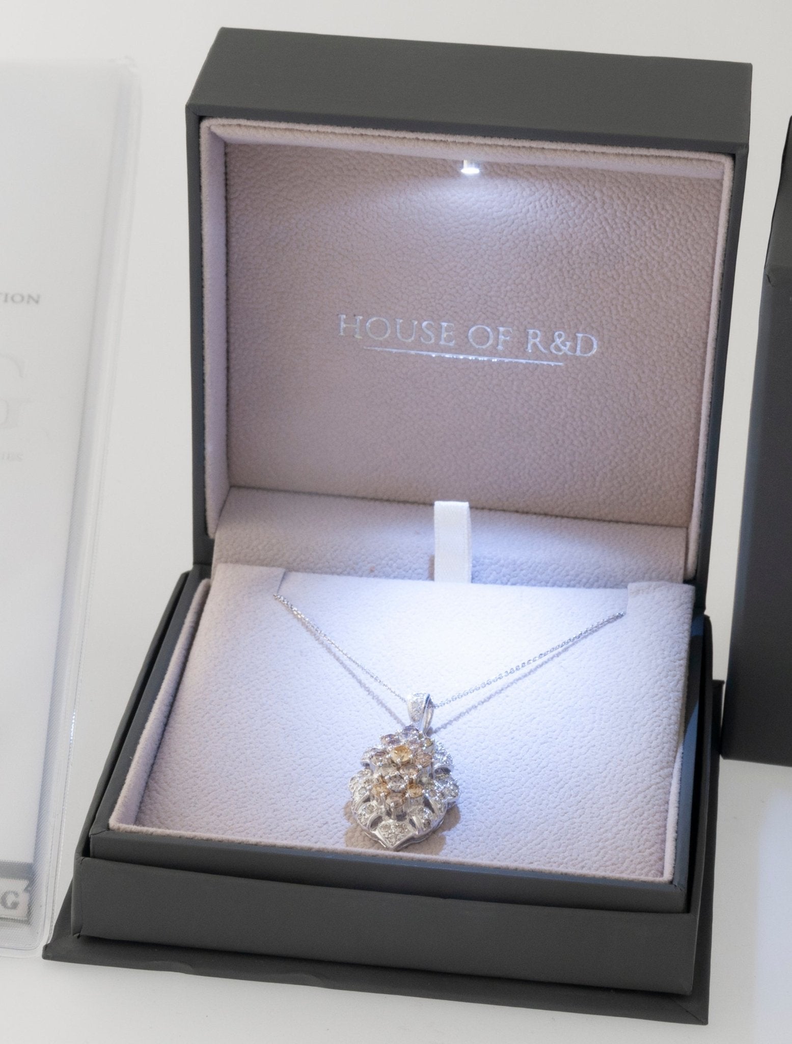 Cadena y colgante en oro blanco 18k y brillantes 3.5 ct House of R&D - Mayka Jewels