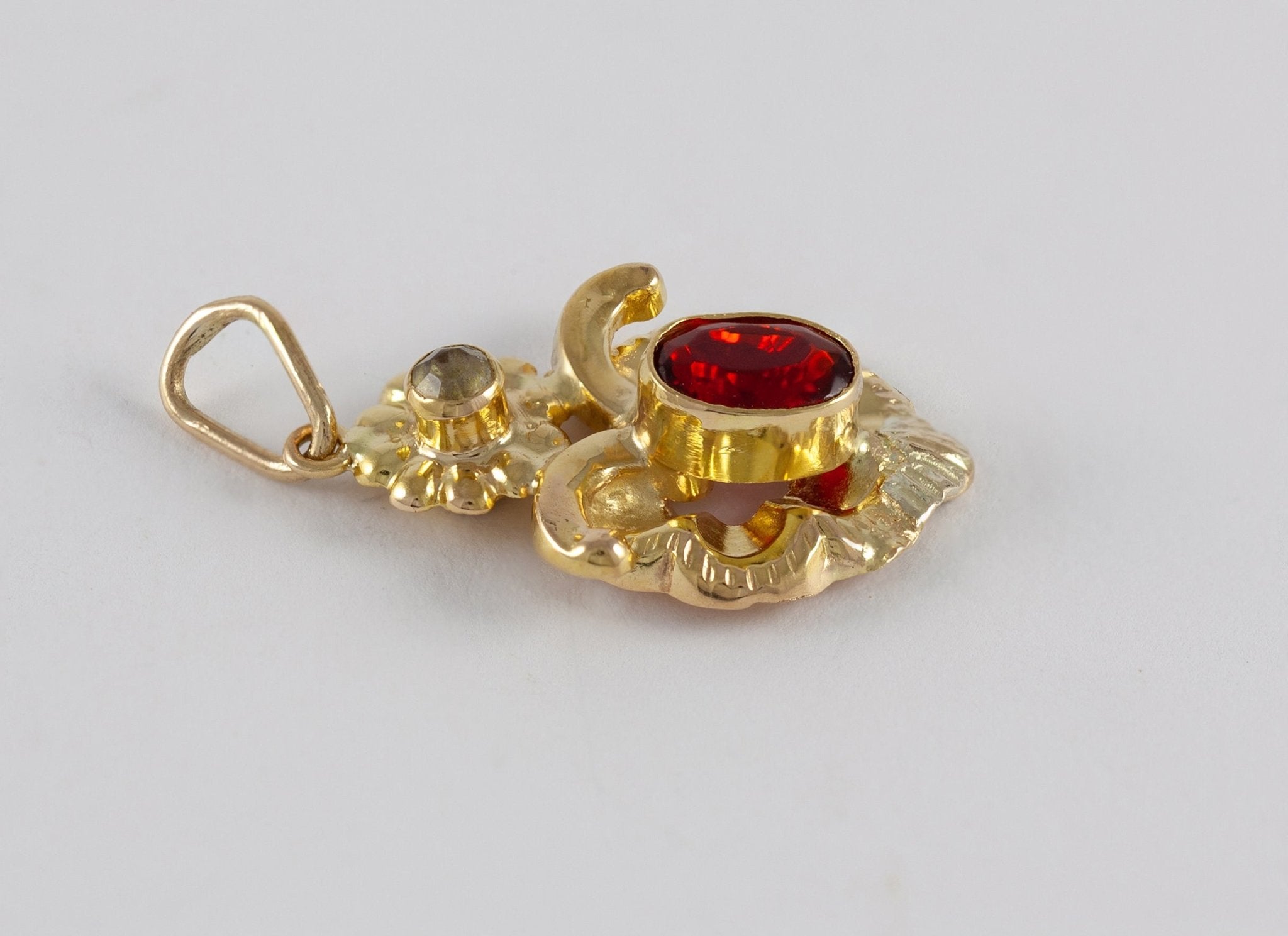 Colgante antiguo en oro amarillo 18k - Mayka Jewels