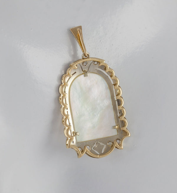 Colgante antiguo en oro amarillo 18k con nácar y zafiros blancos - Mayka Jewels