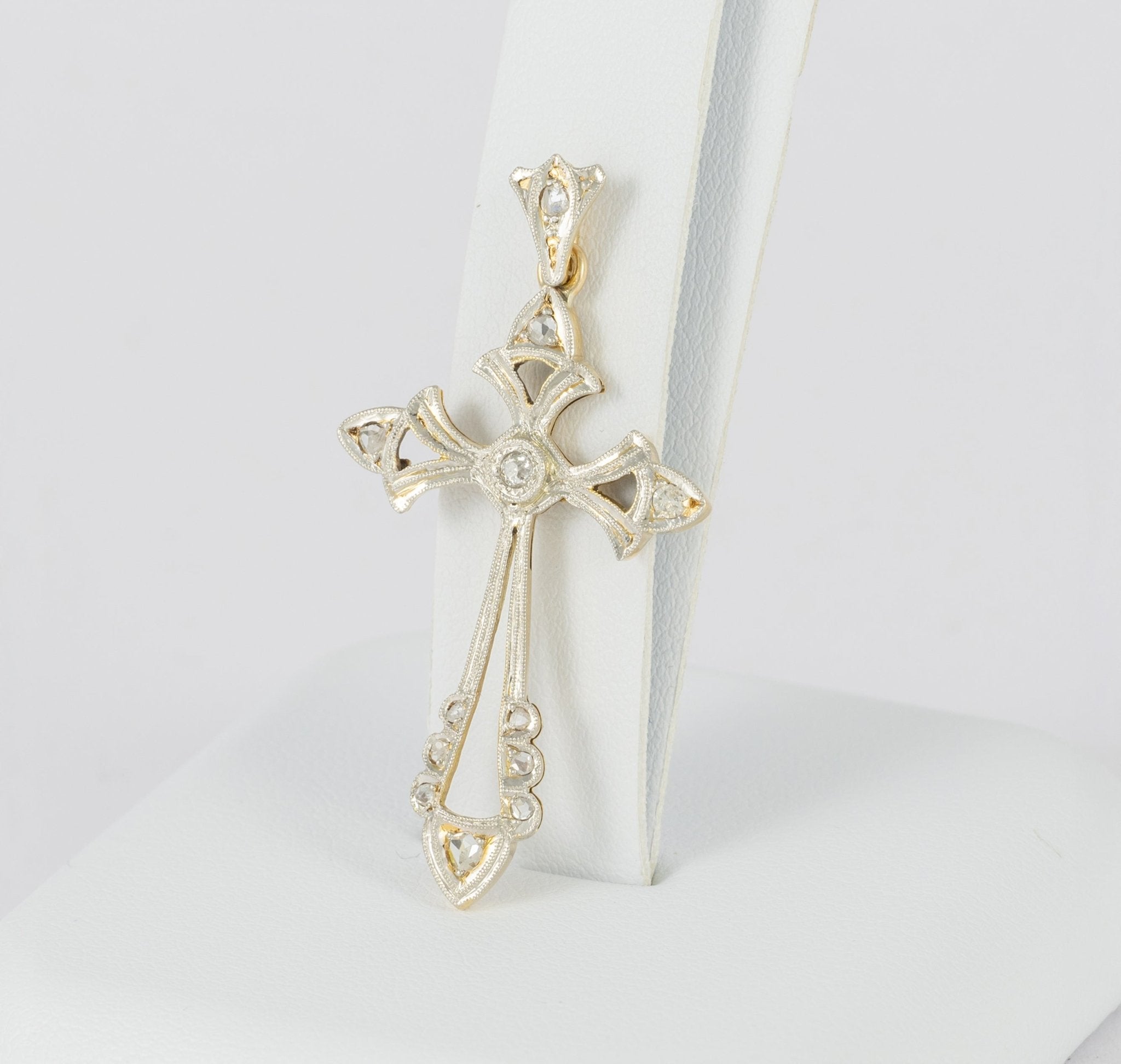 Colgante antiguo en oro amarillo 18k y diamantes 0.13 ct - Mayka Jewels