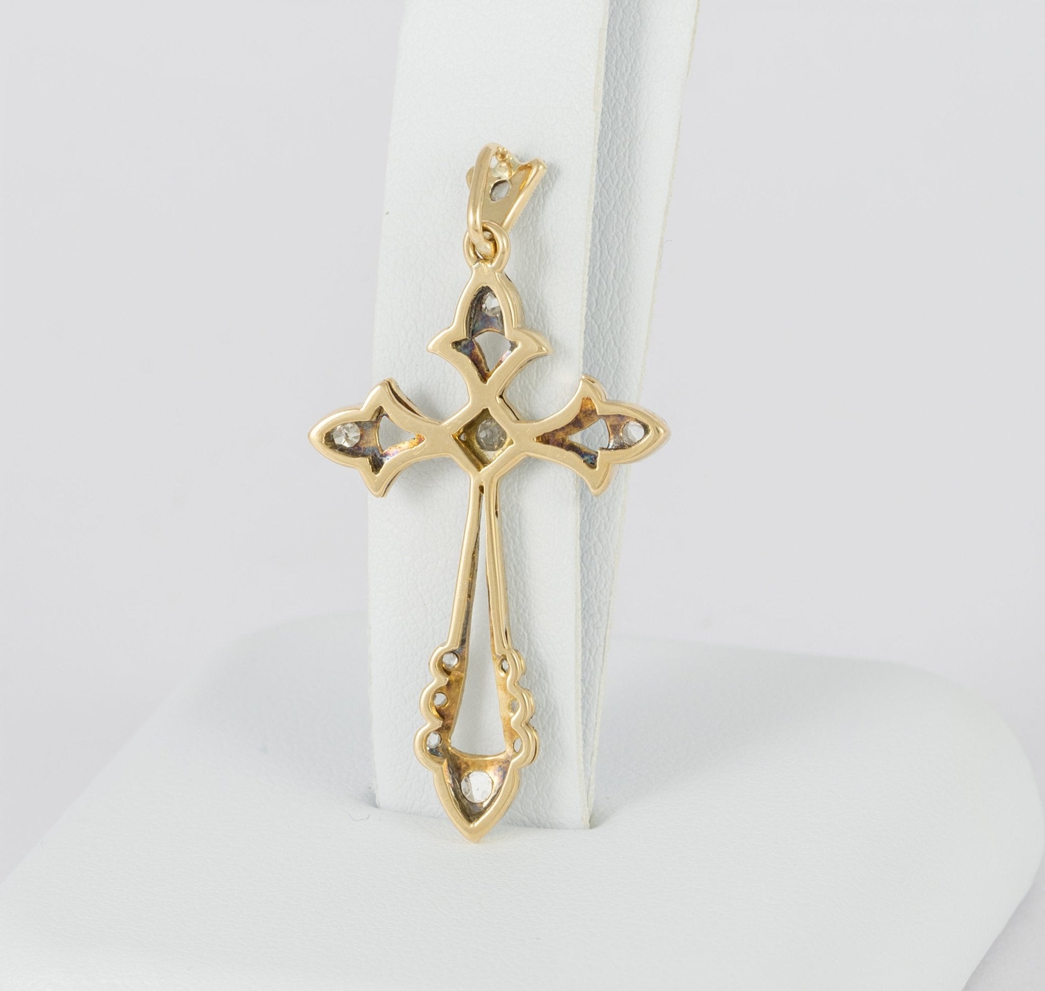 Colgante antiguo en oro amarillo 18k y diamantes 0.13 ct - Mayka Jewels