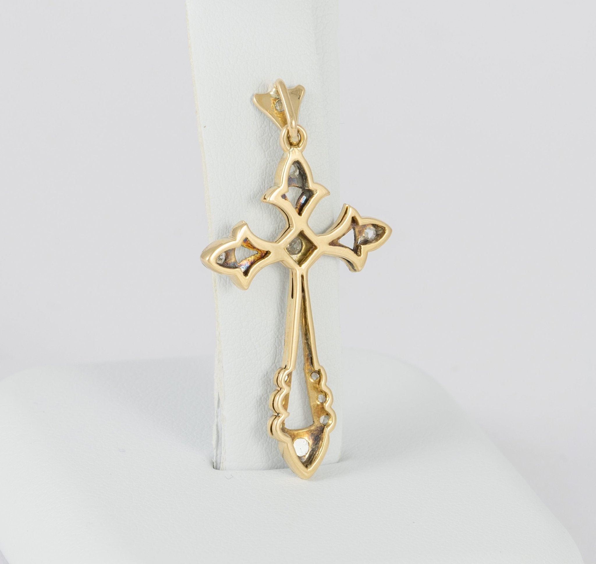 Colgante antiguo en oro amarillo 18k y diamantes 0.13 ct - Mayka Jewels