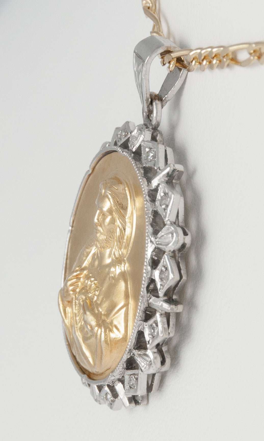 Colgante antiguo en oro amarillo y blanco 18k y brillantes - Mayka Jewels
