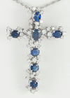 Colgante cruz en oro blanco 18k con zafiros y diamantes - Mayka Jewels