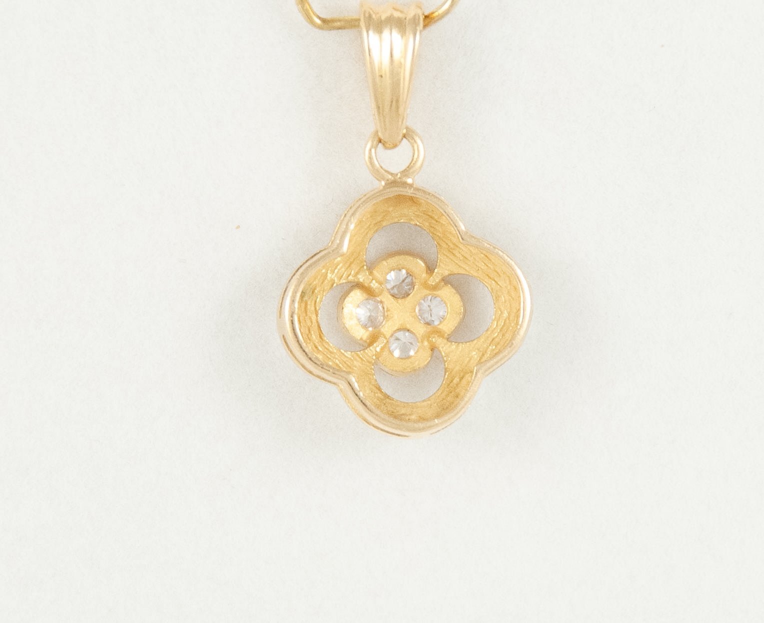 Colgante en oro 18k con brillantes - Mayka Jewels