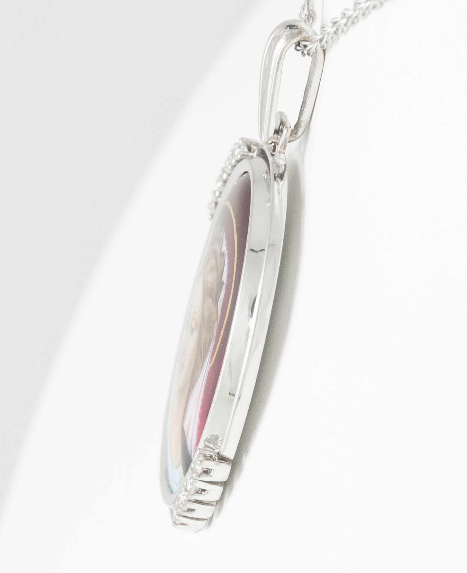 Colgante en oro blanco 18k con brillantes y porcelanda esmaltada - Mayka Jewels