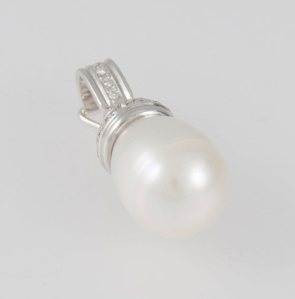 Colgante oro blanco 18k con brillantes y perla - Mayka Jewels