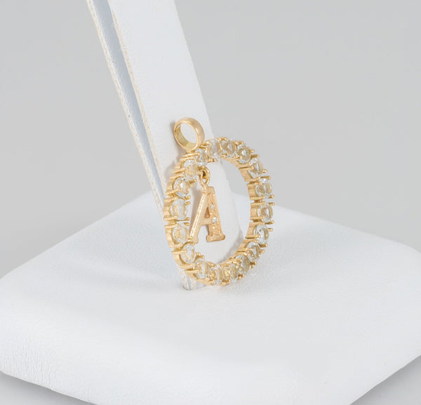 Collar y colgante letra A con perlas corales y oro amarillo 18k - Mayka Jewels