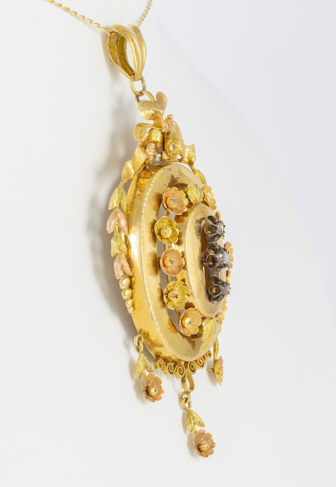 Conjunto antiguo pendientes y colgante en oro amarillo 18k y brillantes - Mayka Jewels