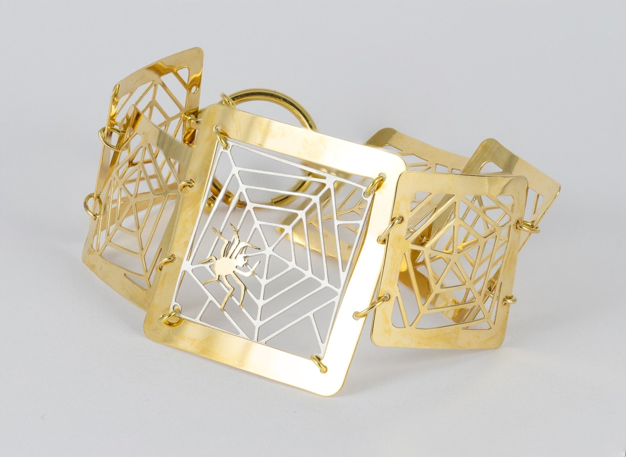 Conjunto pulsera, colgante y pendientes en oro amarillo y blanco 18k - Mayka Jewels
