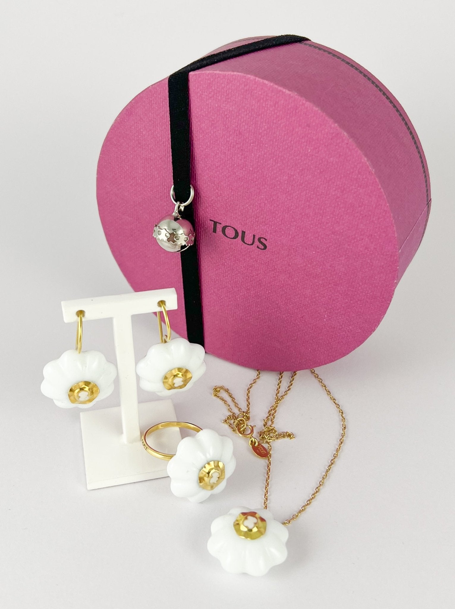 Conjunto Tous Cadena Pendientes Anillo en oro amarillo 18k y porcelana - Mayka Jewels