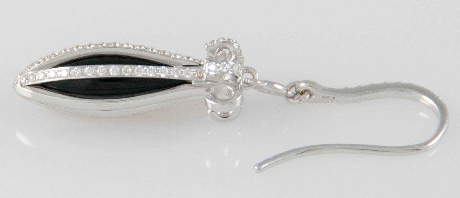Pendientes en oro blanco 18k con brillantes y Ónix - Mayka Jewels