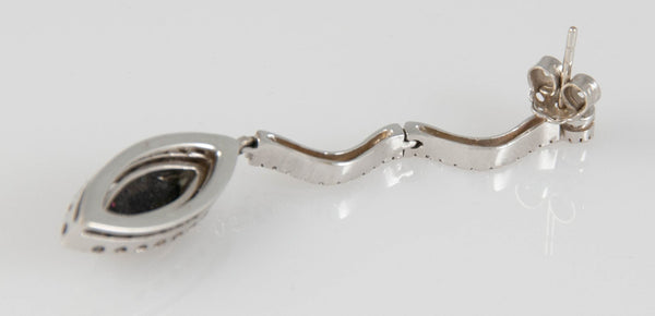 Pendientes en oro blanco 18k con brillantes y ónix central - Mayka Jewels