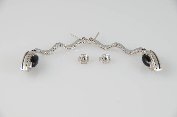 Pendientes en oro blanco 18k con brillantes y ónix central - Mayka Jewels
