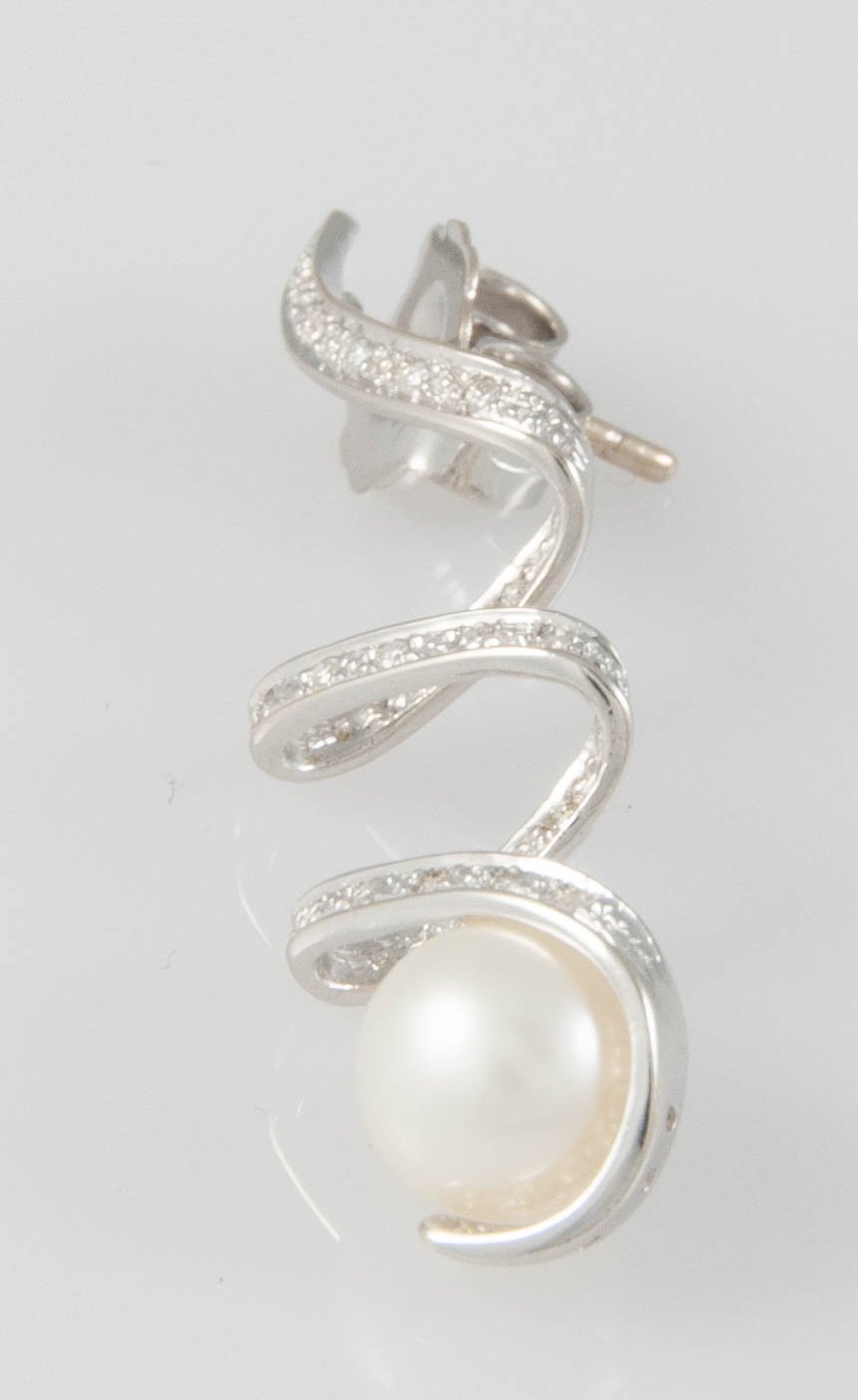 Pendientes en oro blanco 18k con perla y brillantes - Mayka Jewels
