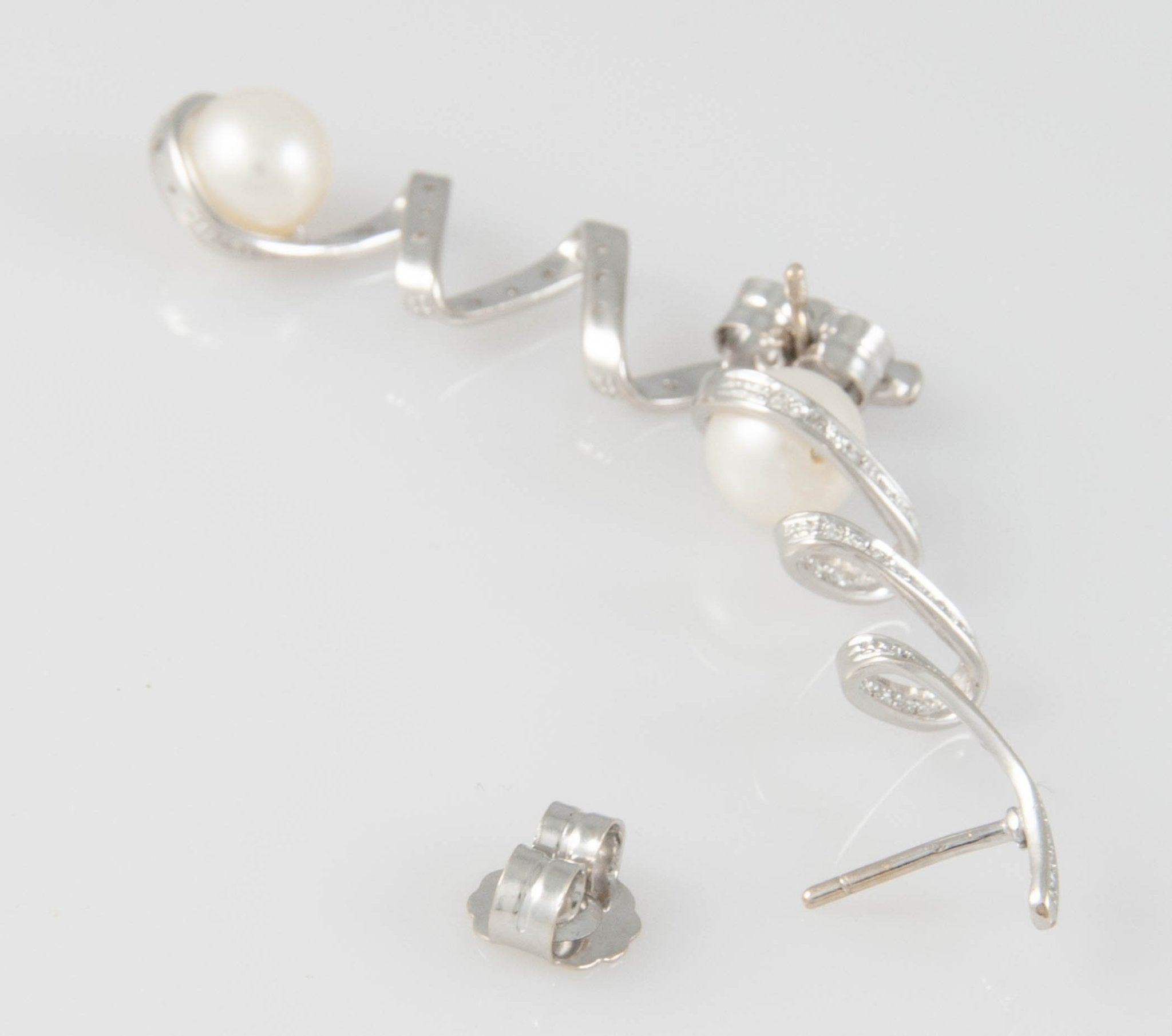 Pendientes en oro blanco 18k con perla y brillantes - Mayka Jewels