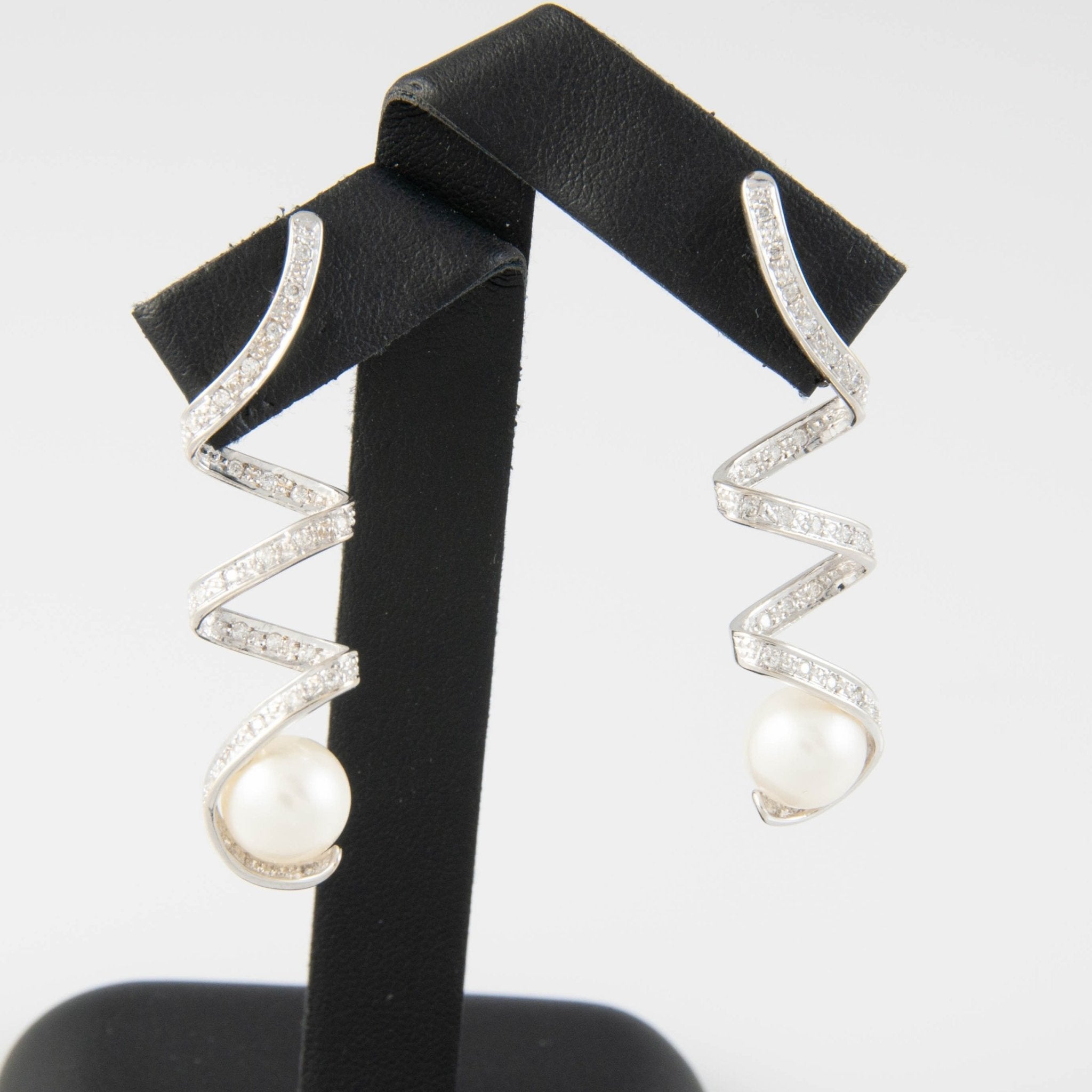 Pendientes en oro blanco 18k con perla y brillantes - Mayka Jewels