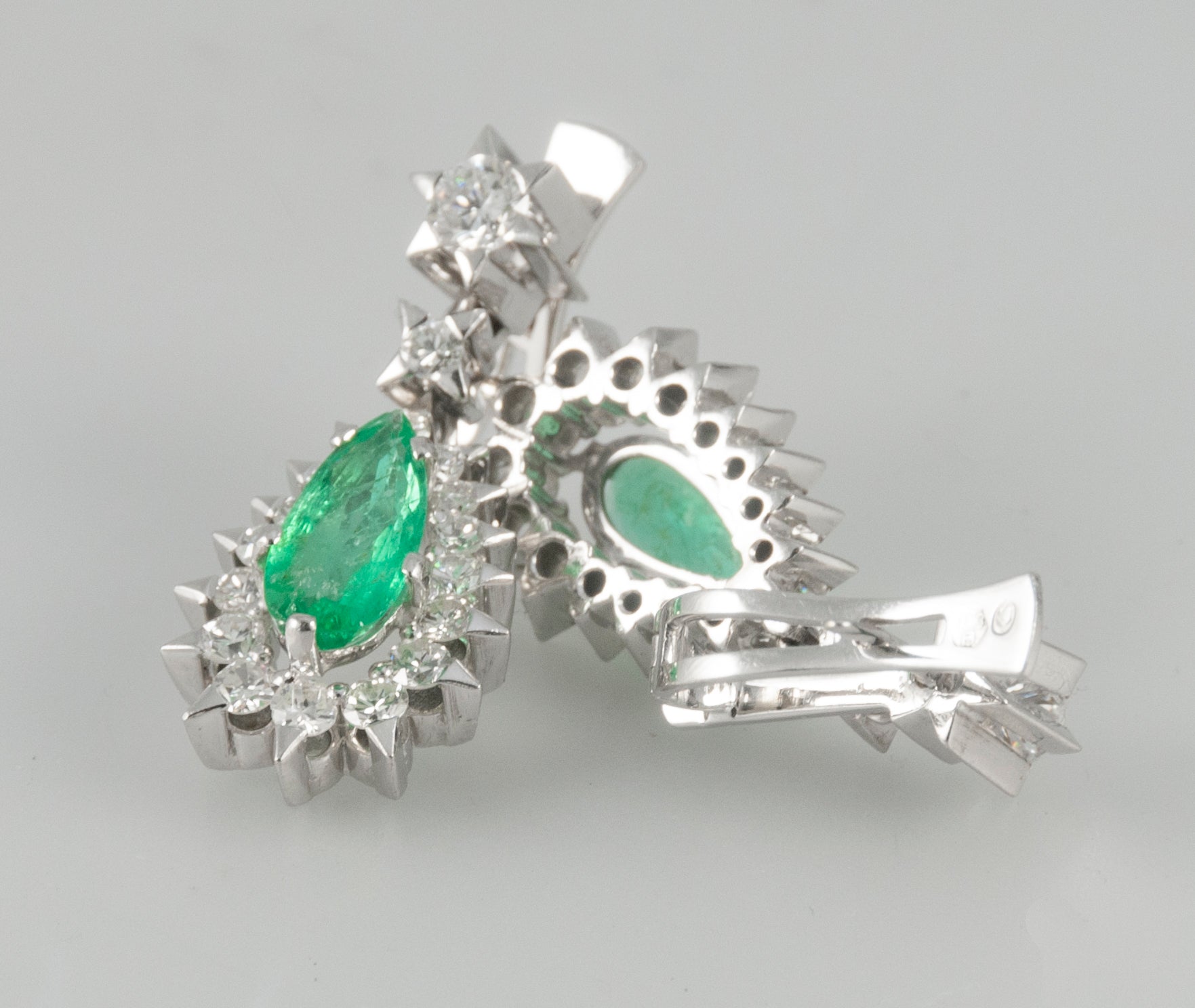 Pendientes en oro blanco 18k esmeraldas 3.4 ct y brillantes 0.88 ct - Mayka Jewels
