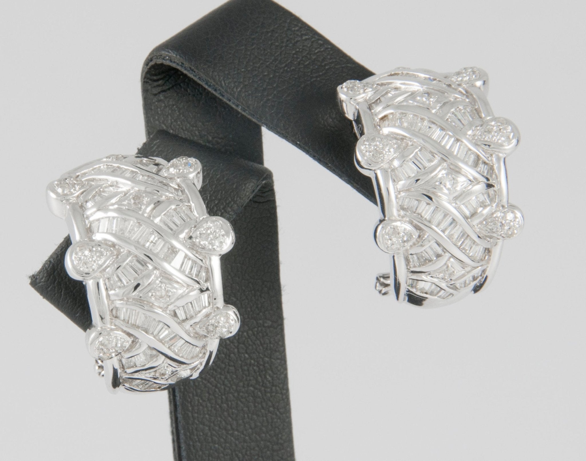 Pendientes en oro blanco 18k y 2.55ct brillantes - Mayka Jewels