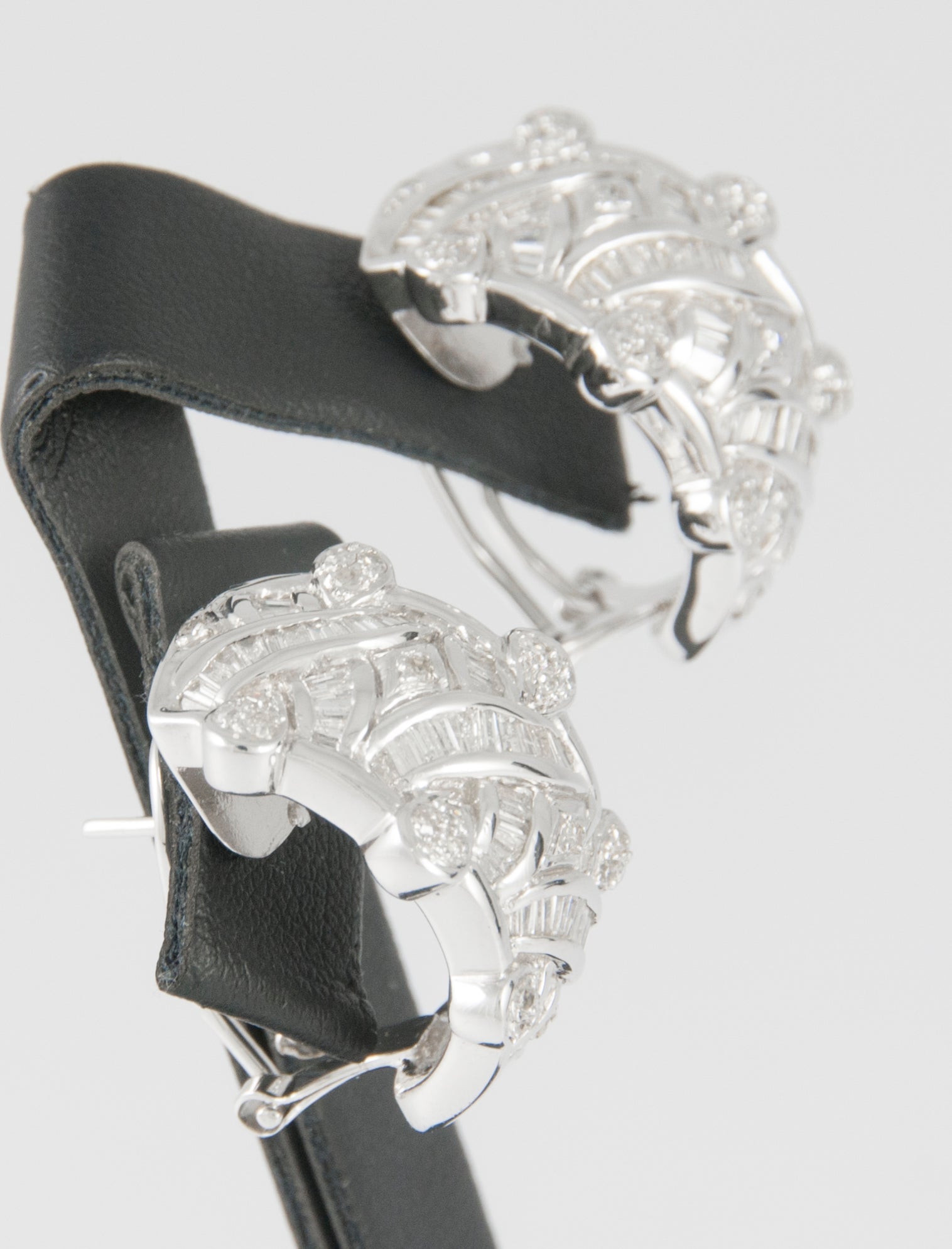 Pendientes en oro blanco 18k y 2.55ct brillantes - Mayka Jewels