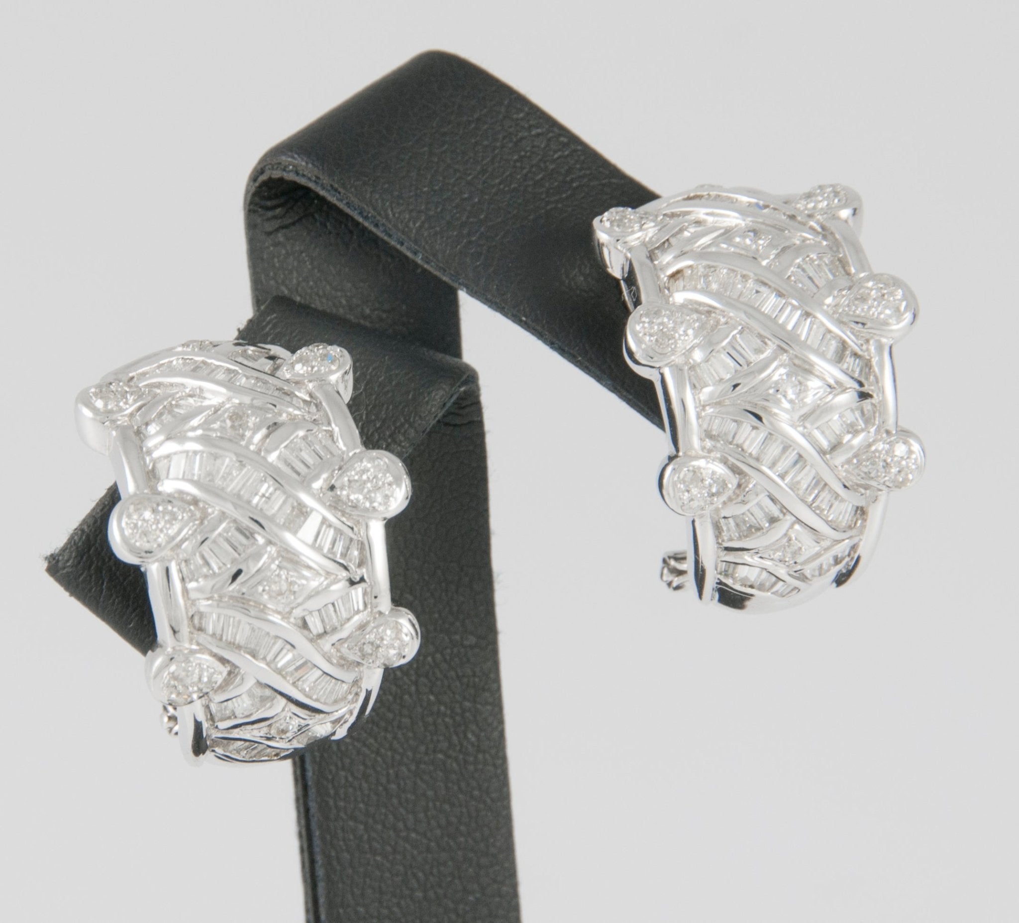 Pendientes en oro blanco 18k y 2.55ct brillantes - Mayka Jewels