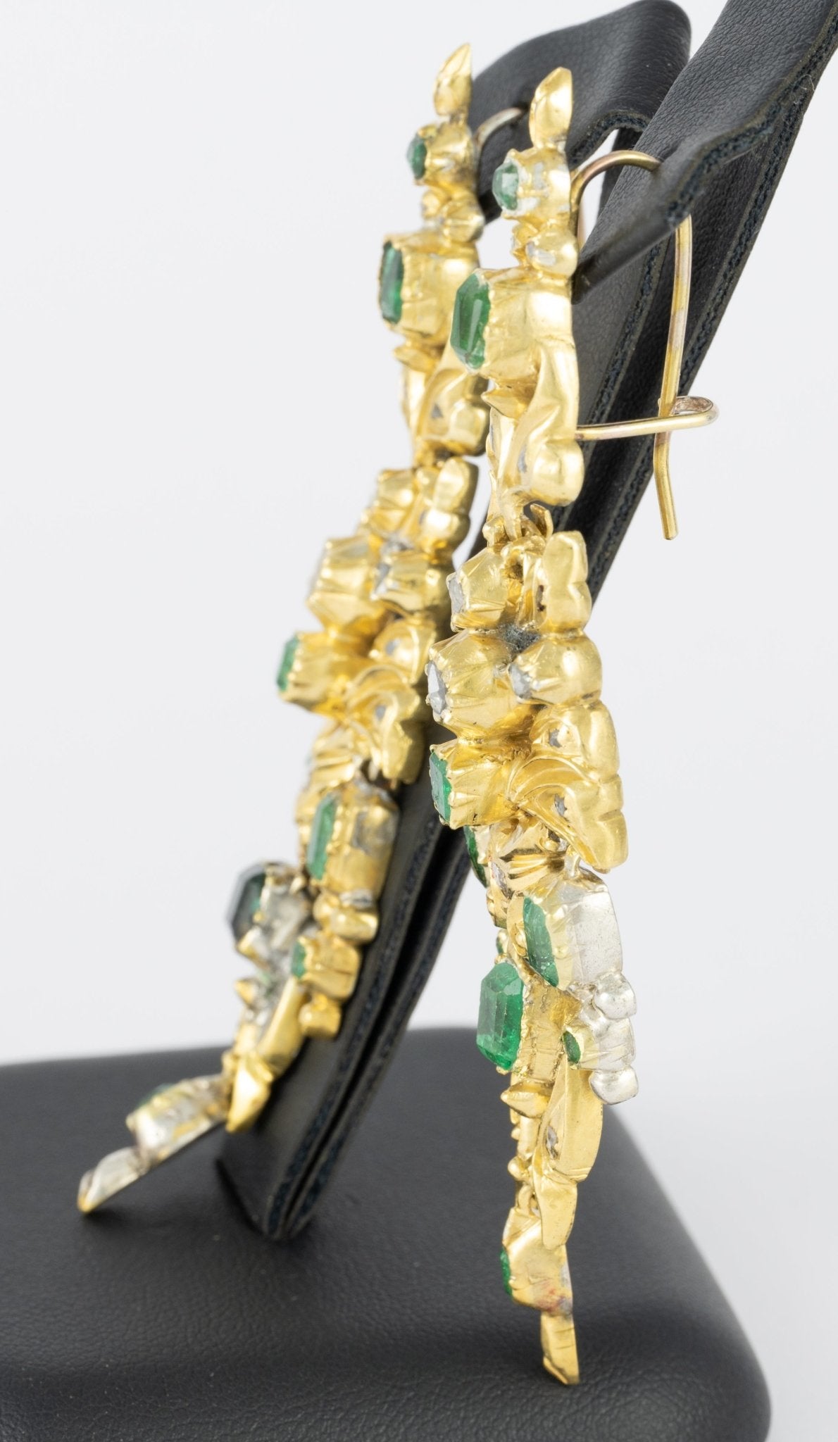 Pendientes Isabelinos en plata bañada con esmeraldas 4.08ct y brillantes 0.9ct - Mayka Jewels