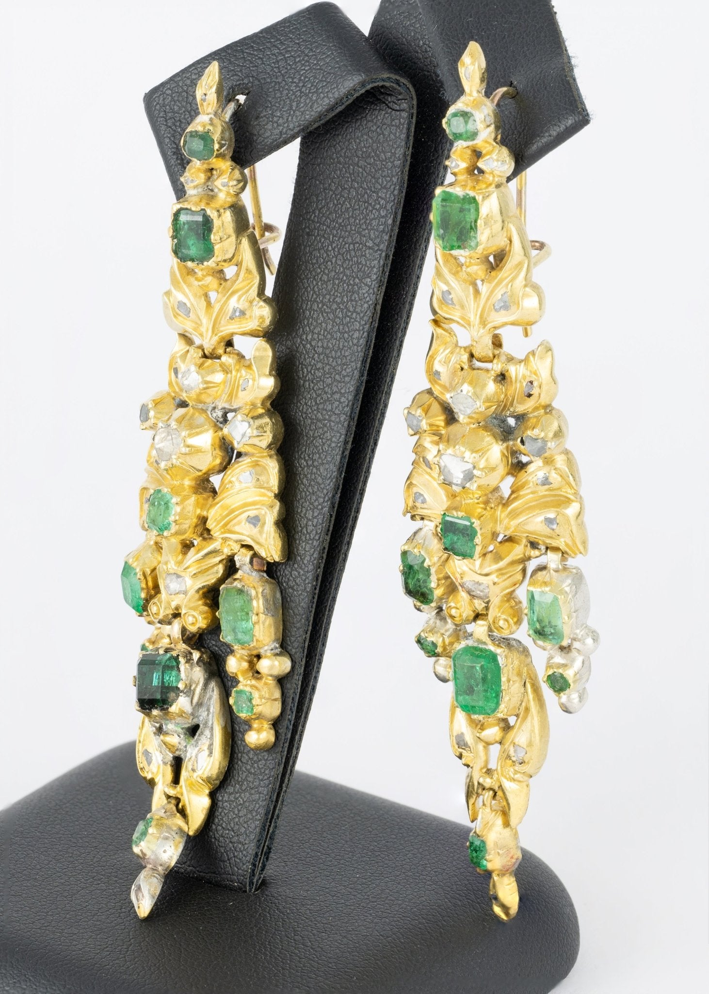 Pendientes Isabelinos en plata bañada con esmeraldas 4.08ct y brillantes 0.9ct - Mayka Jewels