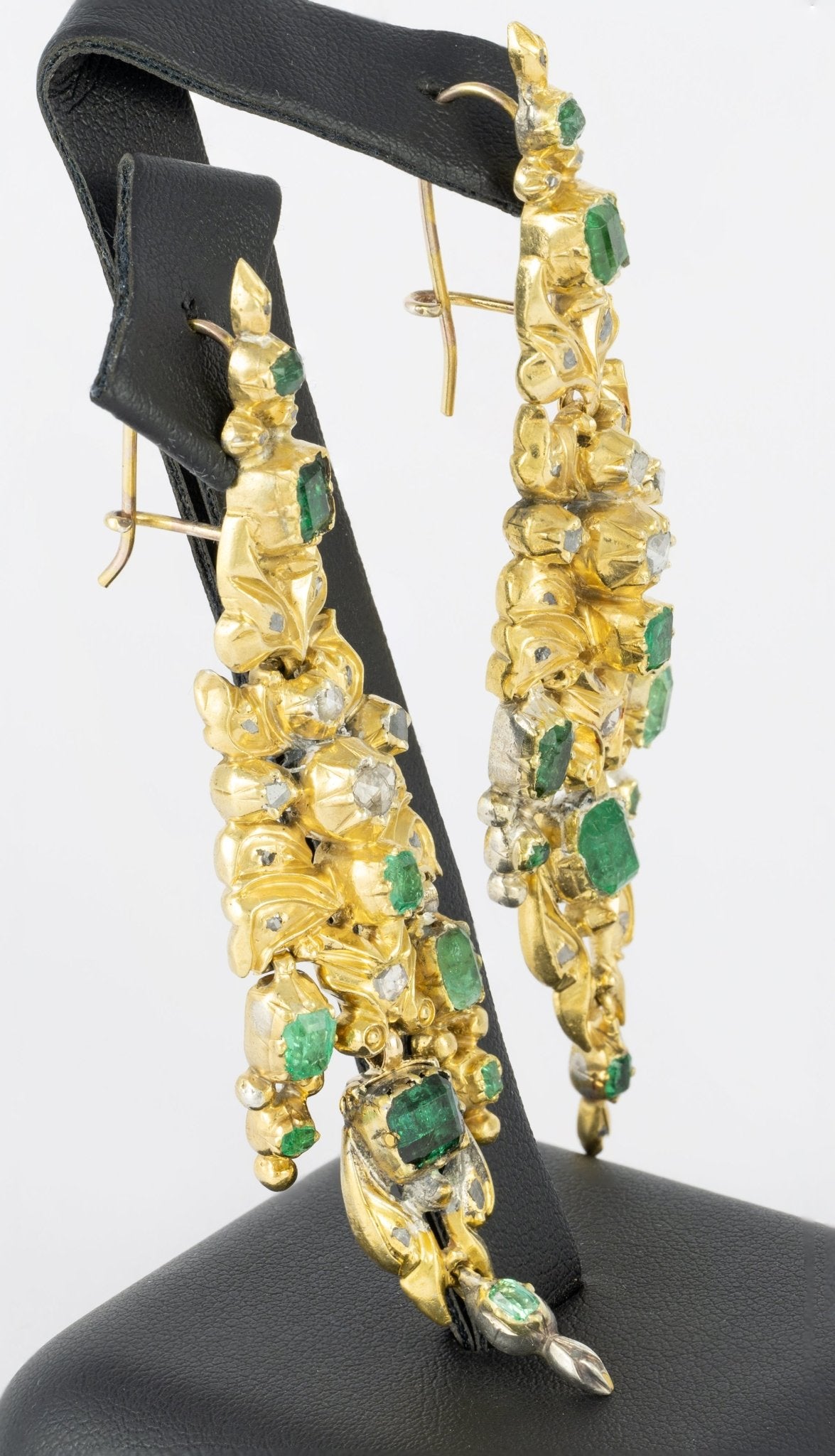 Pendientes Isabelinos en plata bañada con esmeraldas 4.08ct y brillantes 0.9ct - Mayka Jewels