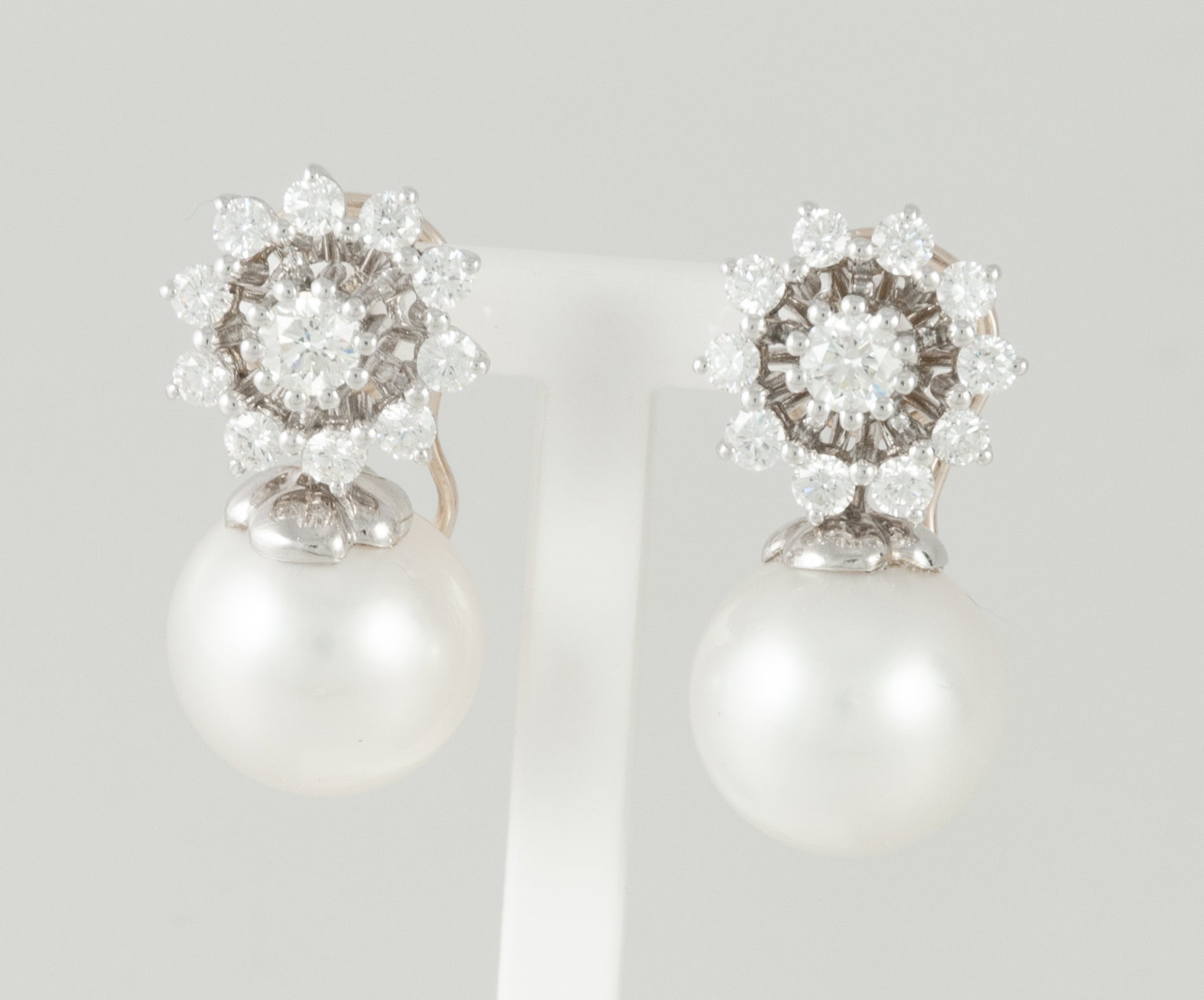 Pendientes personalizables en oro blanco 18k, brillantes y perlas - Mayka Jewels