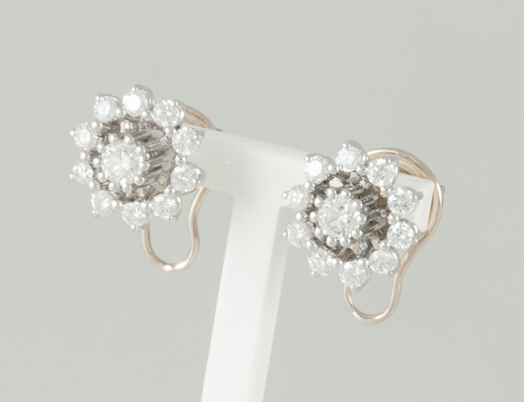 Pendientes personalizables en oro blanco 18k, brillantes y perlas - Mayka Jewels