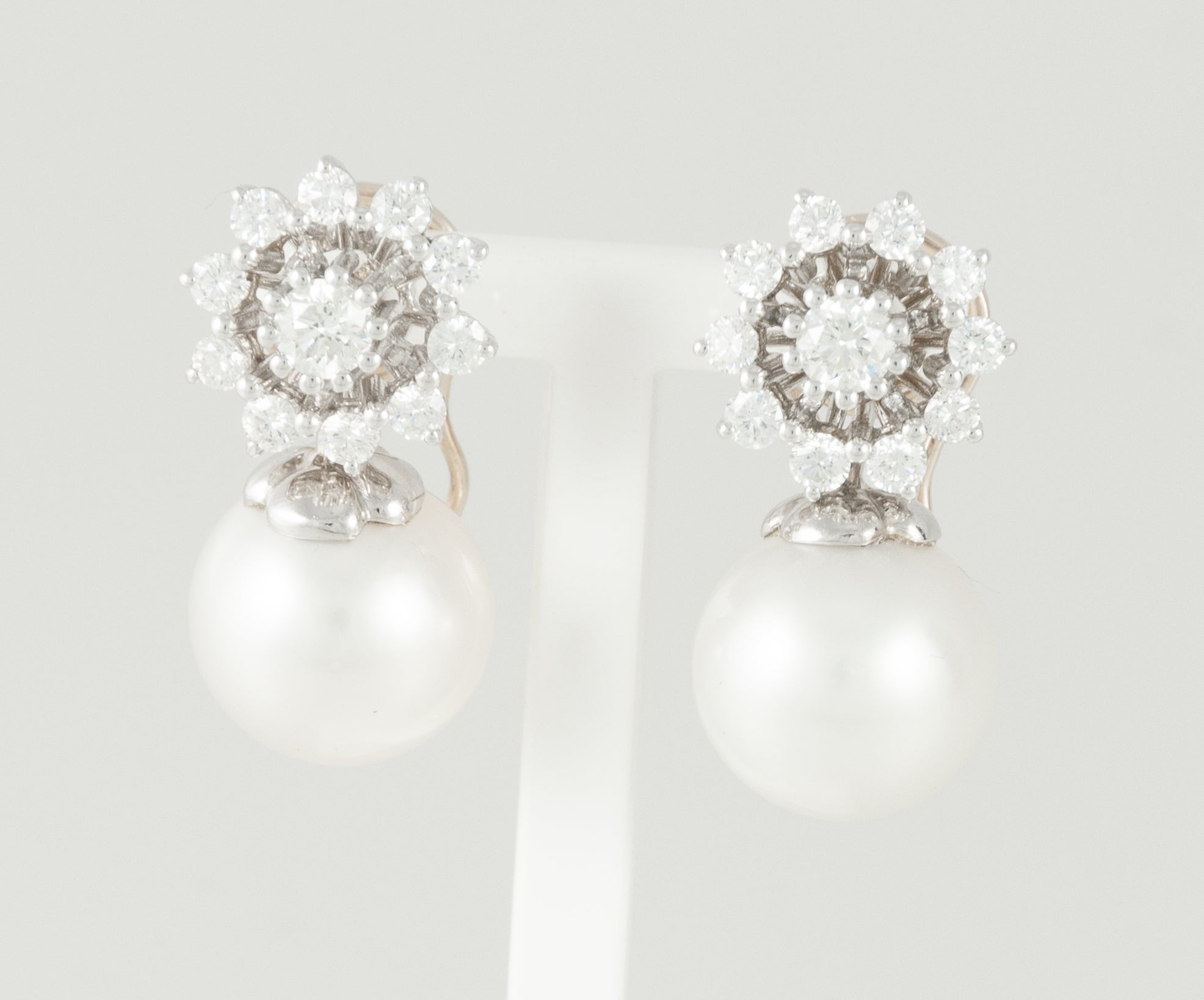 Pendientes personalizables en oro blanco 18k, brillantes y perlas - Mayka Jewels