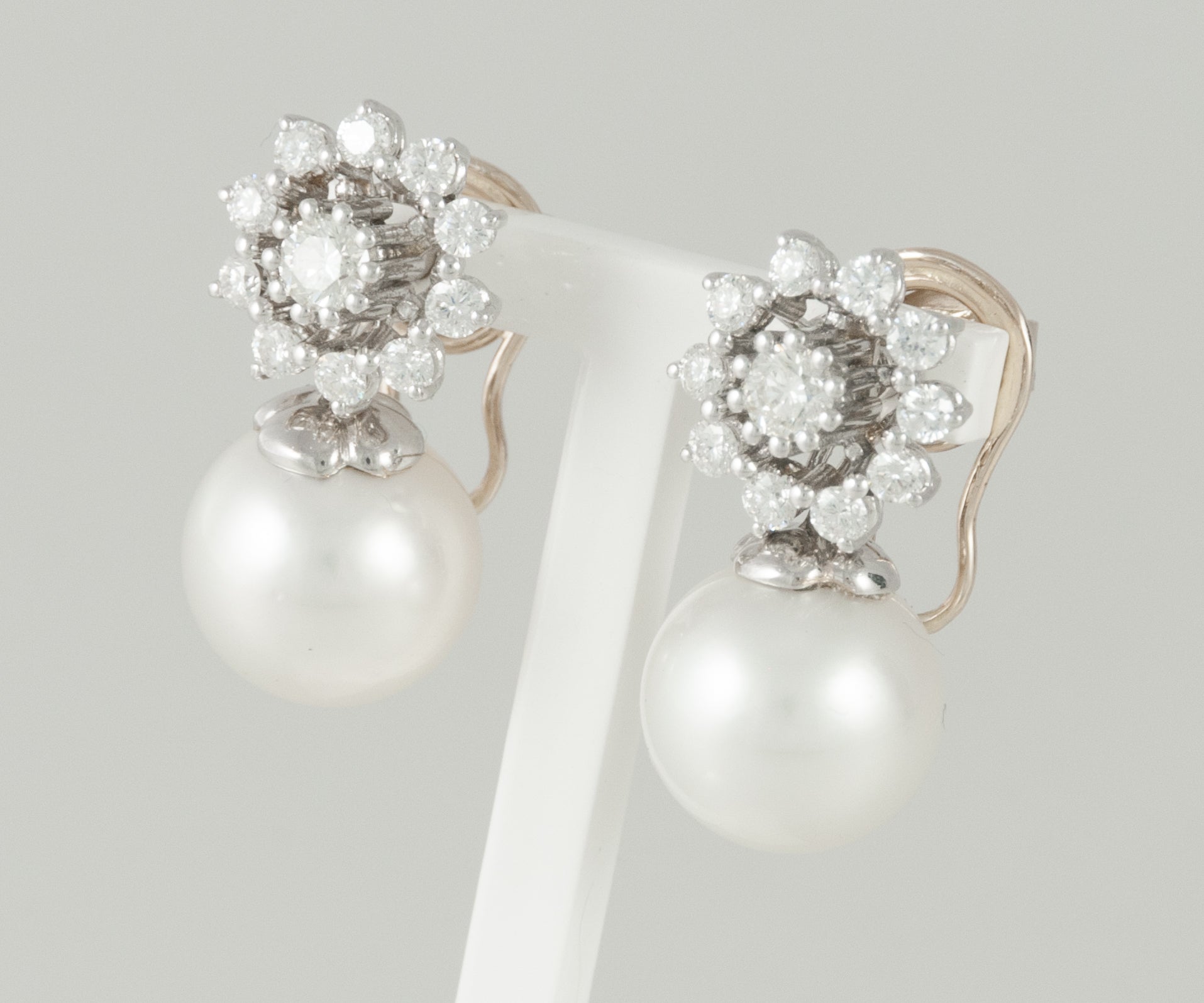 Pendientes personalizables en oro blanco 18k, brillantes y perlas - Mayka Jewels