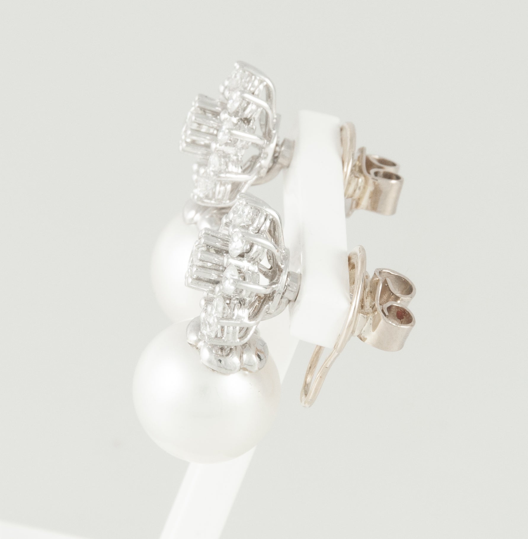 Pendientes personalizables en oro blanco 18k, brillantes y perlas - Mayka Jewels