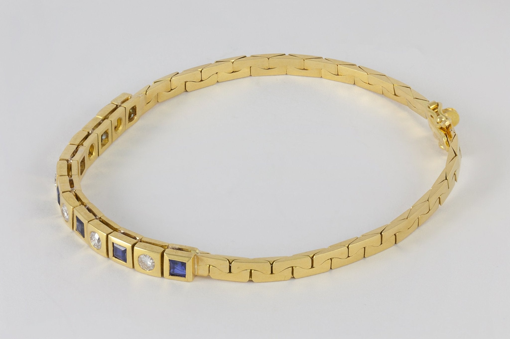 Pulsera de oro amarillo 18k con brillantes y zafiros - Mayka Jewels