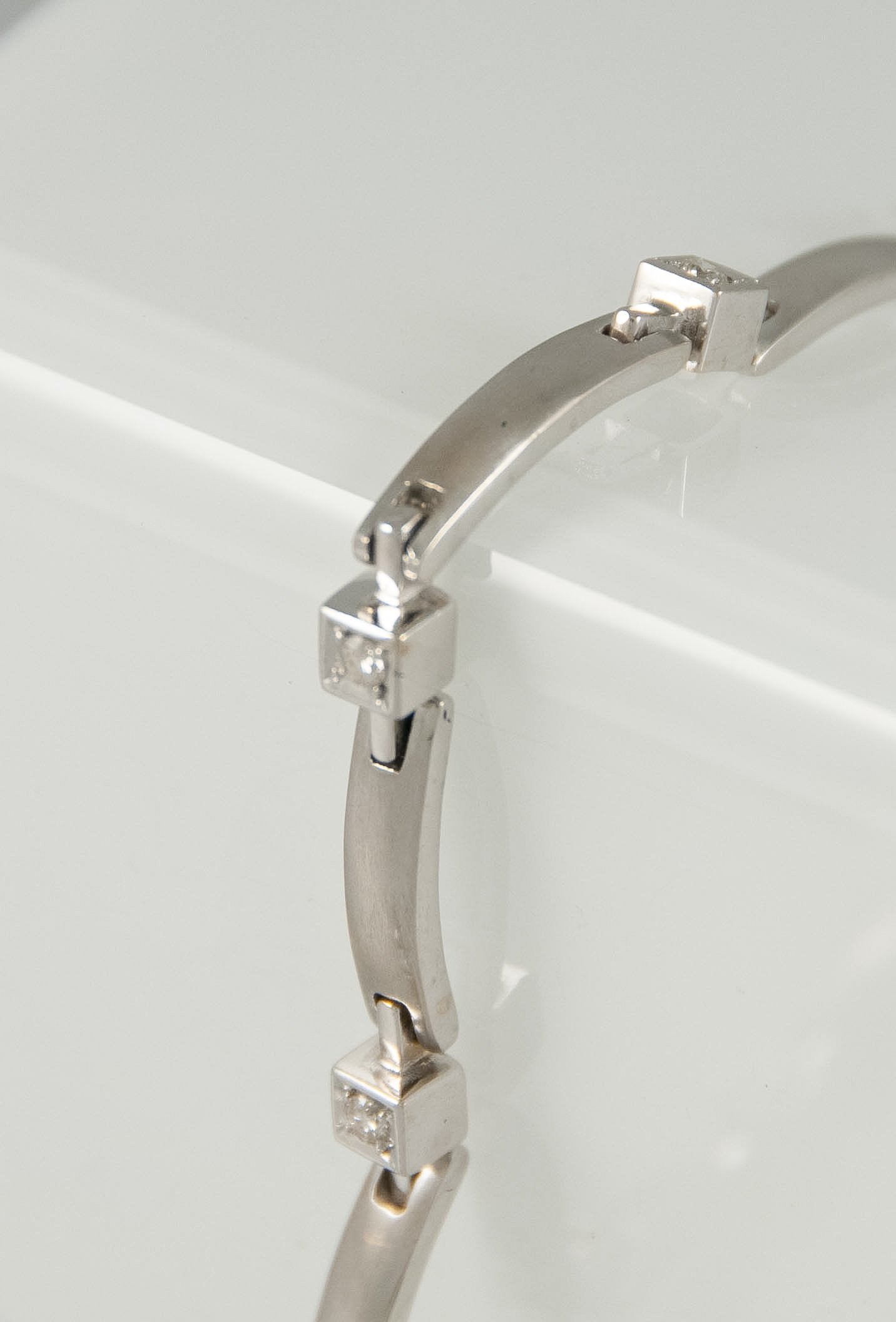 Pulsera en oro blanco 18k con brillantes - Mayka Jewels